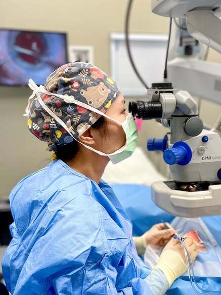 dr-audrey-tai-cataract-surgeon-mission-viejo-orange-county-eye-doctor-performing-surgery-in-the-operating-roomPicture